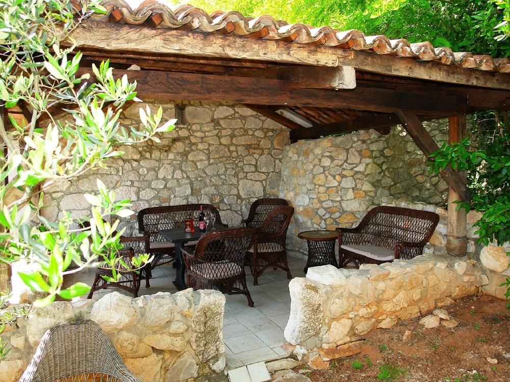 Authentic House With Pool & sea View Surrounded by Amazing Nature