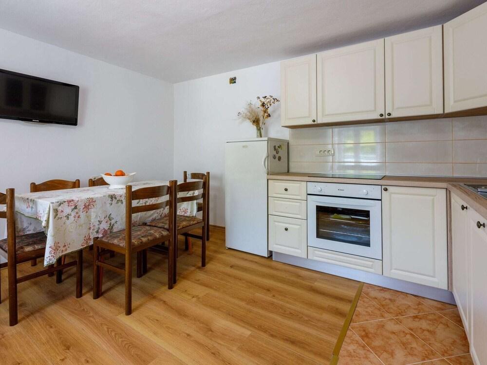 Nice Holiday Home in Drivenik With Terrace