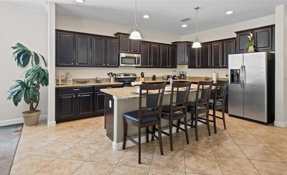 Paradise Palms-ru1083