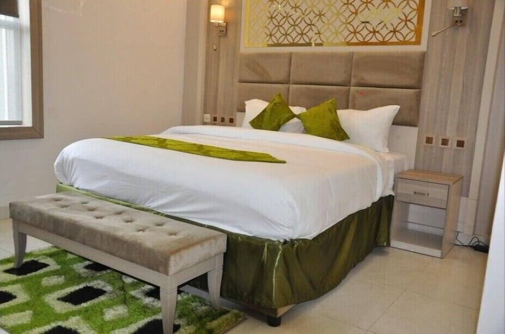 SpringHill Hotel & Suites