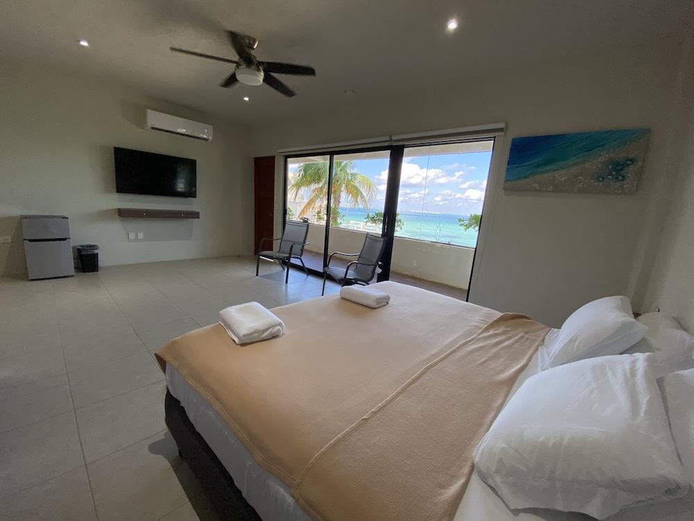 Cuxos Hotel Beachfront