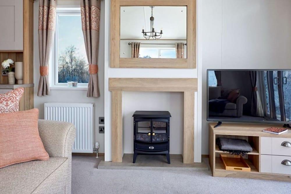 1 Bed Lodge Sleeps 4 - Pet Welcome - Fireplace