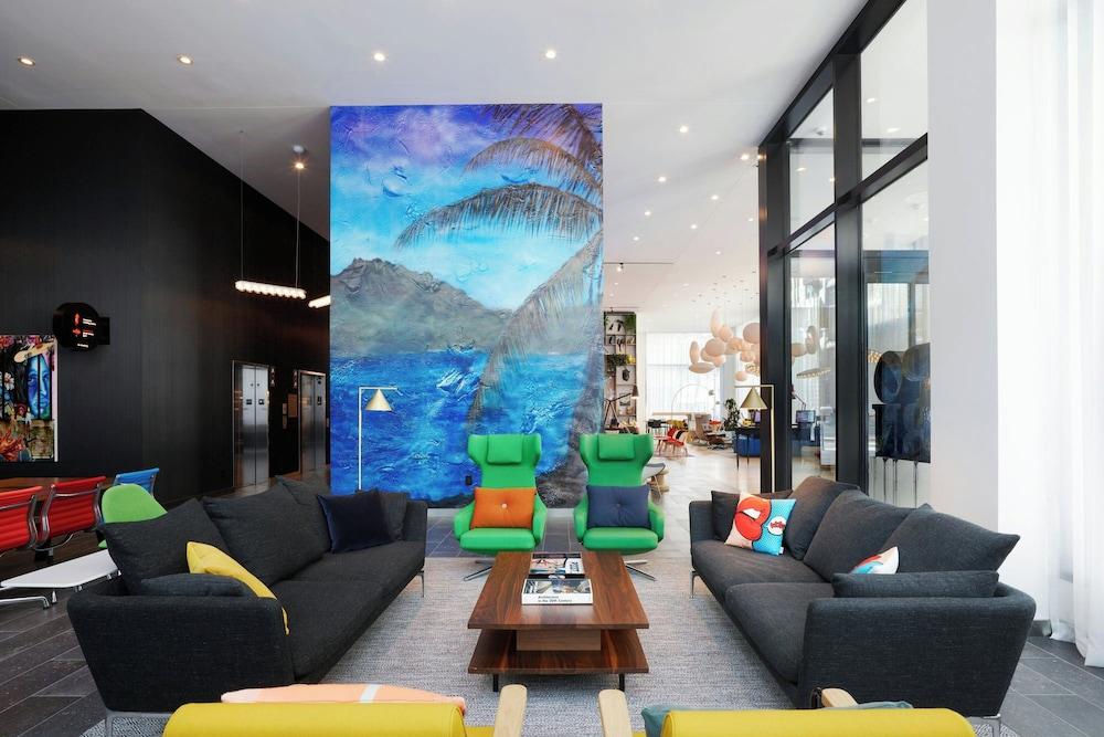 citizenM Los Angeles Downtown