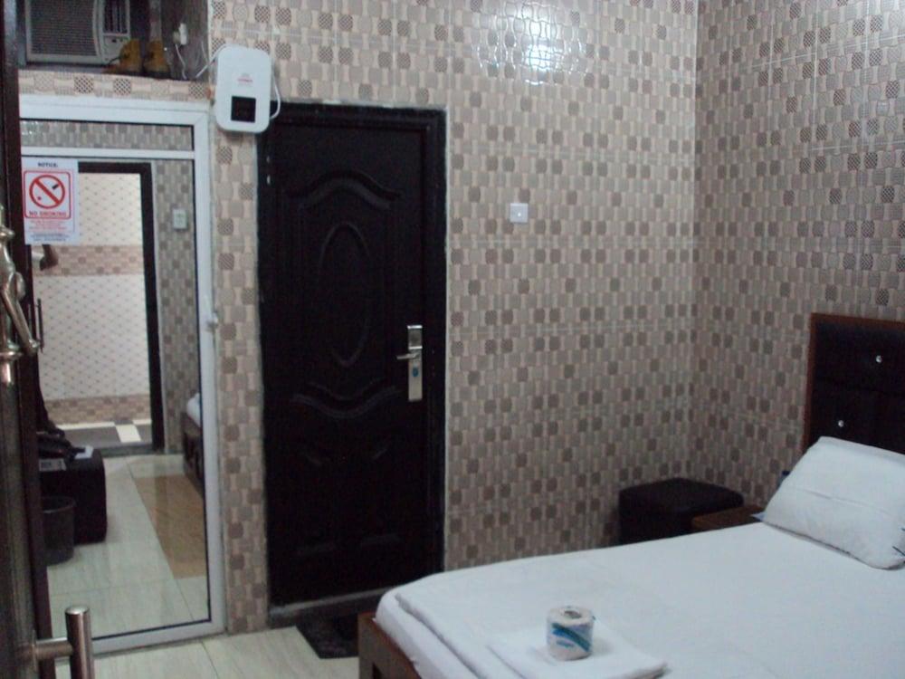 Elite Poolbar & Lodge