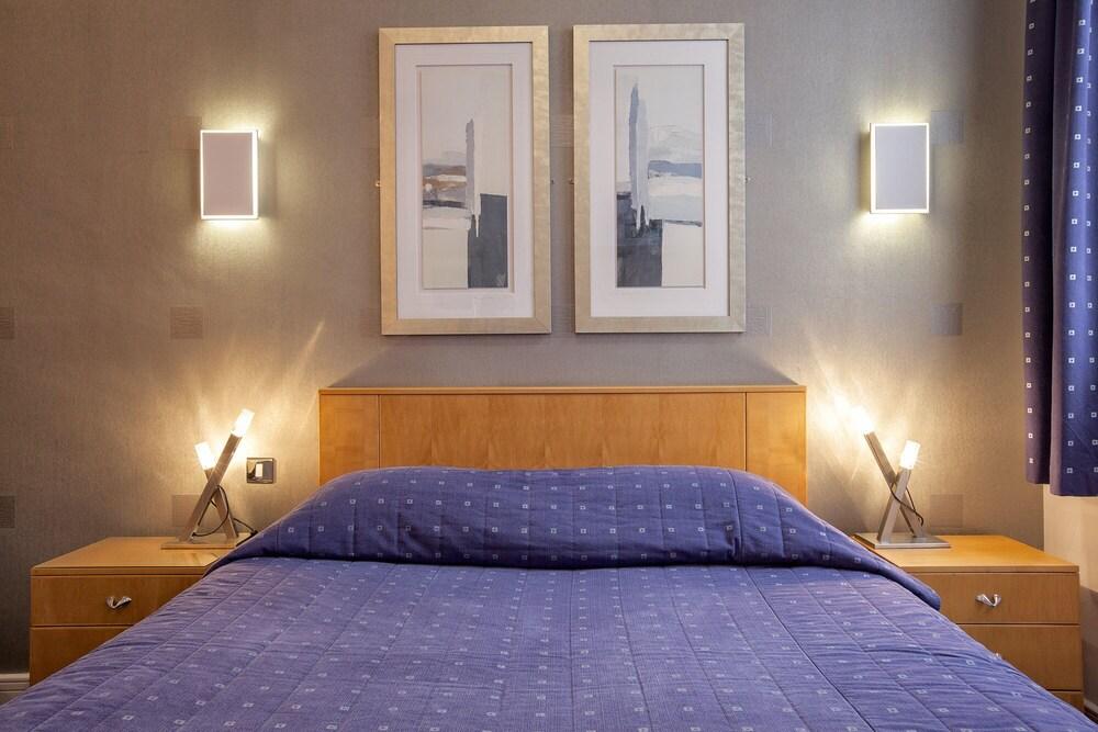 Superb Spacious Central Studio Apartment High Ceiling