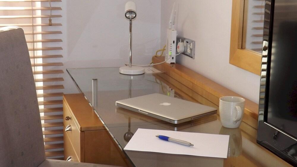 Ideally Located Convenient City Centre Studio Apartment