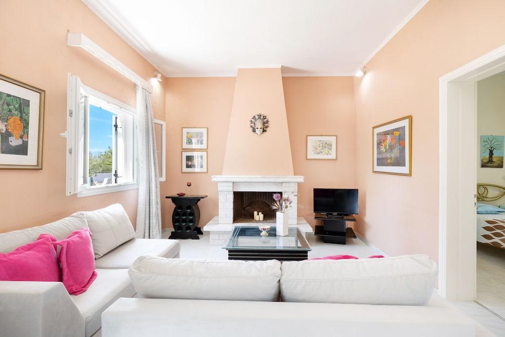 Villa Amorossa with Garden View & Shared Pool by Konnect, Roda Corfu