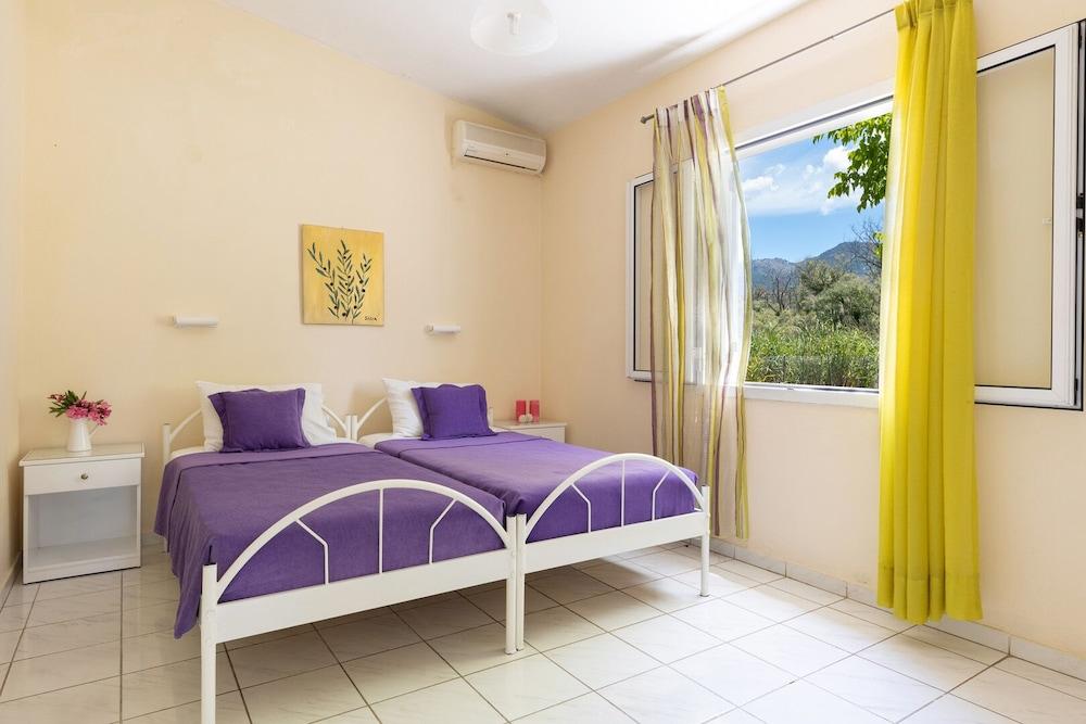 Villa Amorossa with Garden View & Shared Pool by Konnect, Roda Corfu