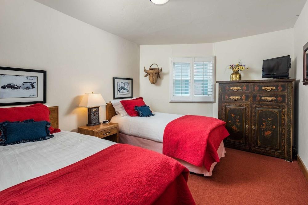 Shadow Mountain Condos by iTrip Aspen Snowmass