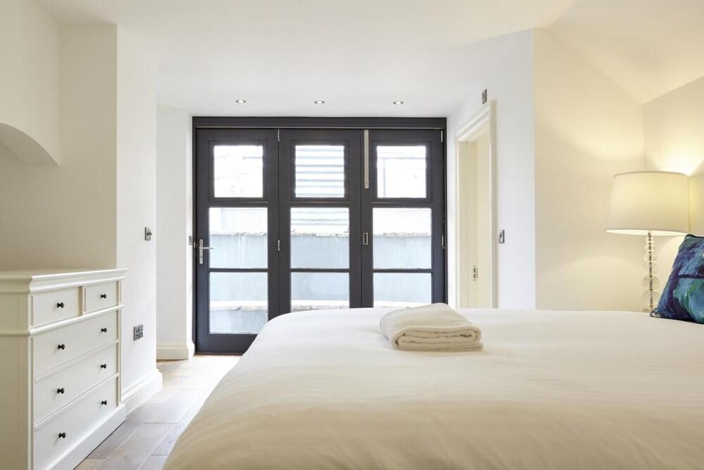 Redcliffe Parade Apartment - No 1