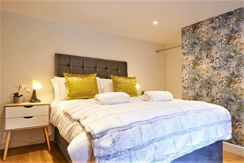 Meredith Way 2 Bedrooms Apartment