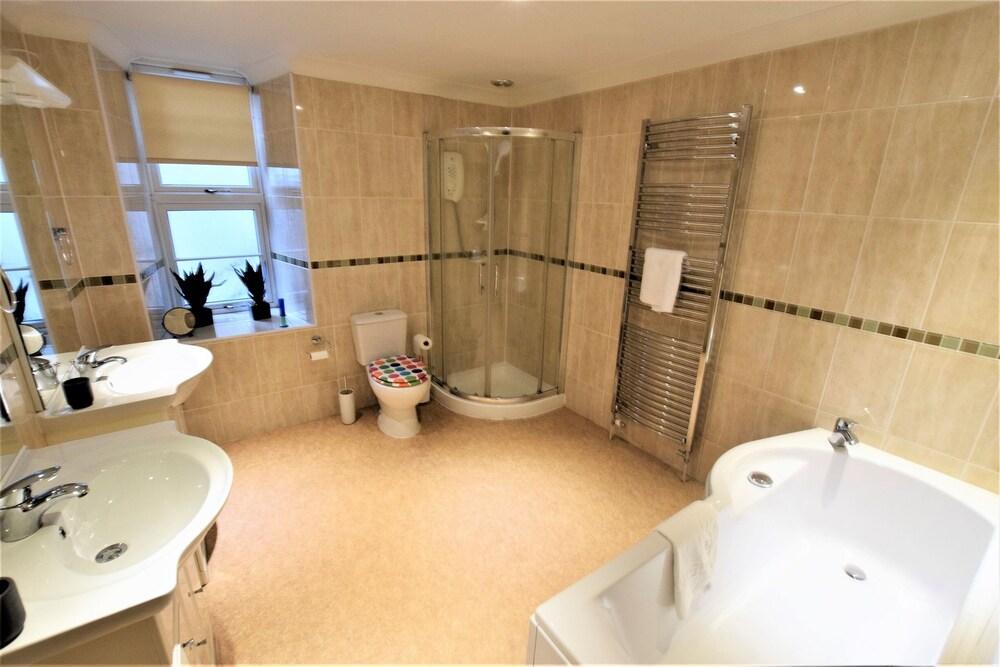 Your Apartment Meridian Place