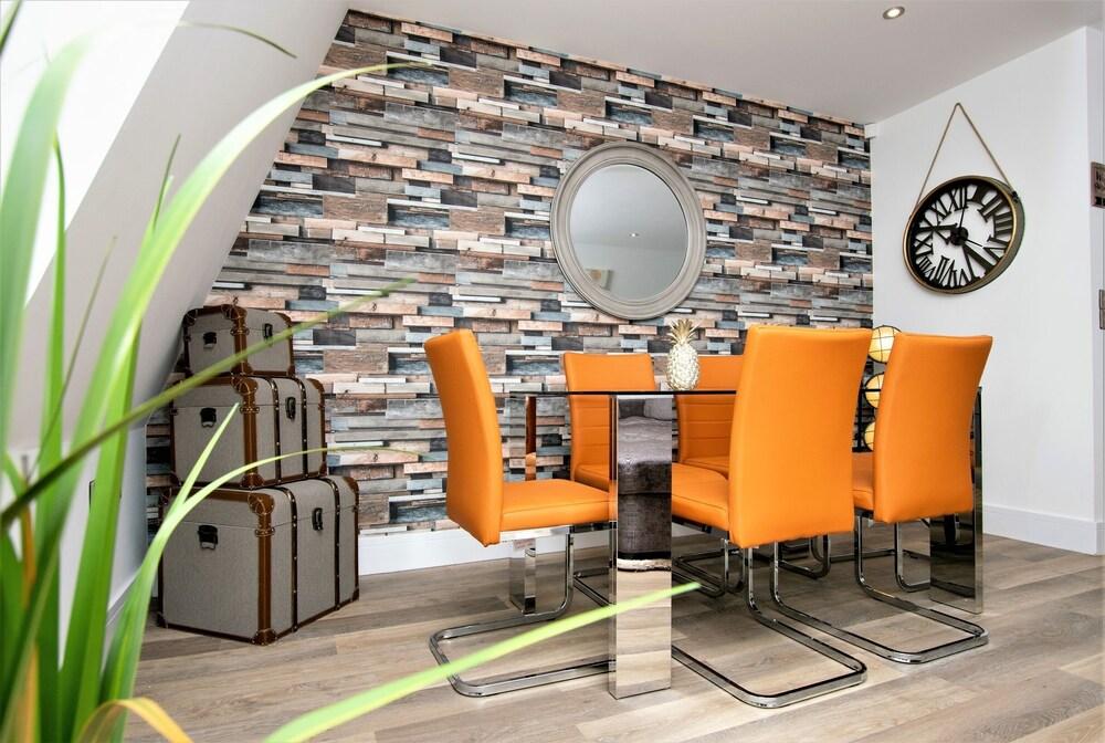 Your Apartment Rowan Tree - No 8