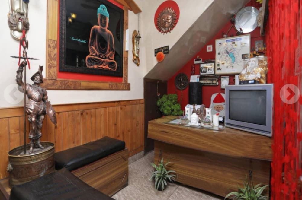 Goroomgo Deluxe Ankur Lake View Nainital