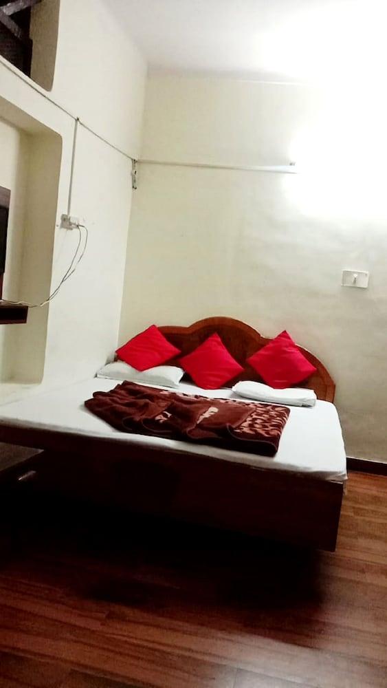 Goroomgo Broadway Nainital