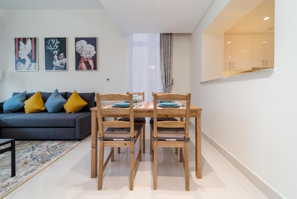 Lux BnB BLVD Central