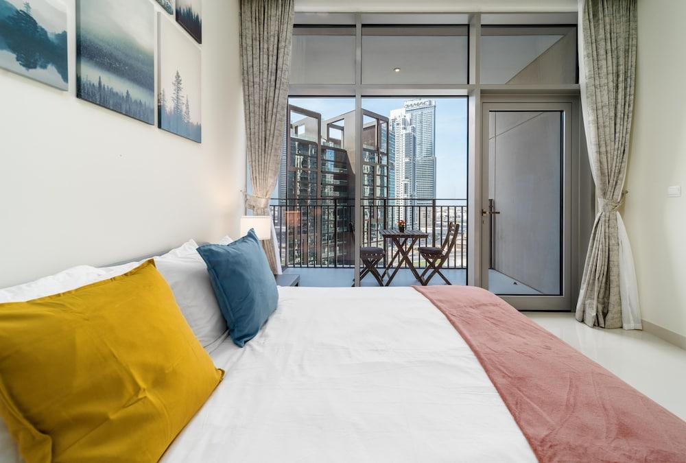 Lux BnB BLVD Central