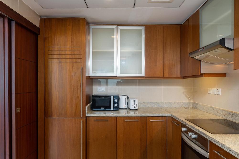 Lux BnB Stand Point -Burj Views