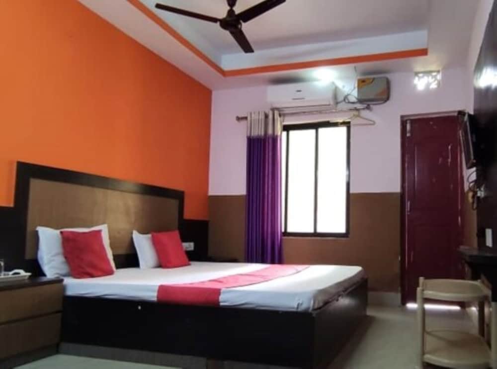 Goroomgo Samrat Palace Puri