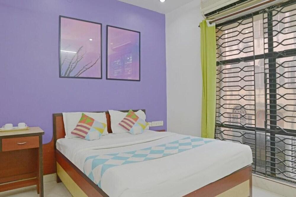 Goroomgo Space Town Kolkata