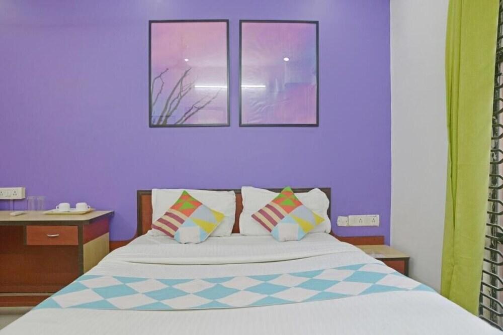 Goroomgo Space Town Kolkata