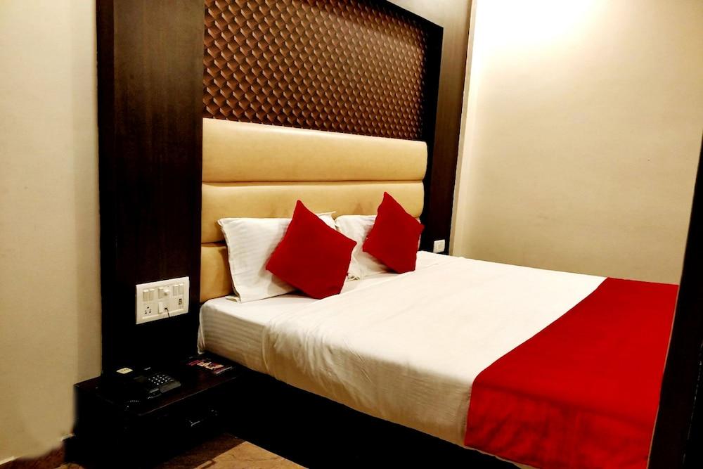 Goroomgo Alfa Charbhag Lucknow