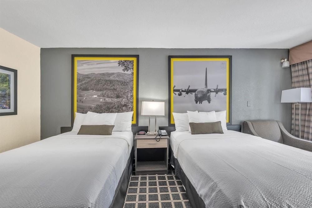 Super 8 by Wyndham Morganton