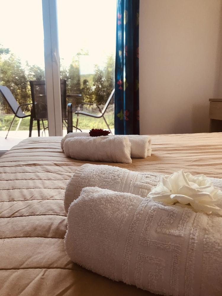 Room-studio Banos Apartments and Swimmin