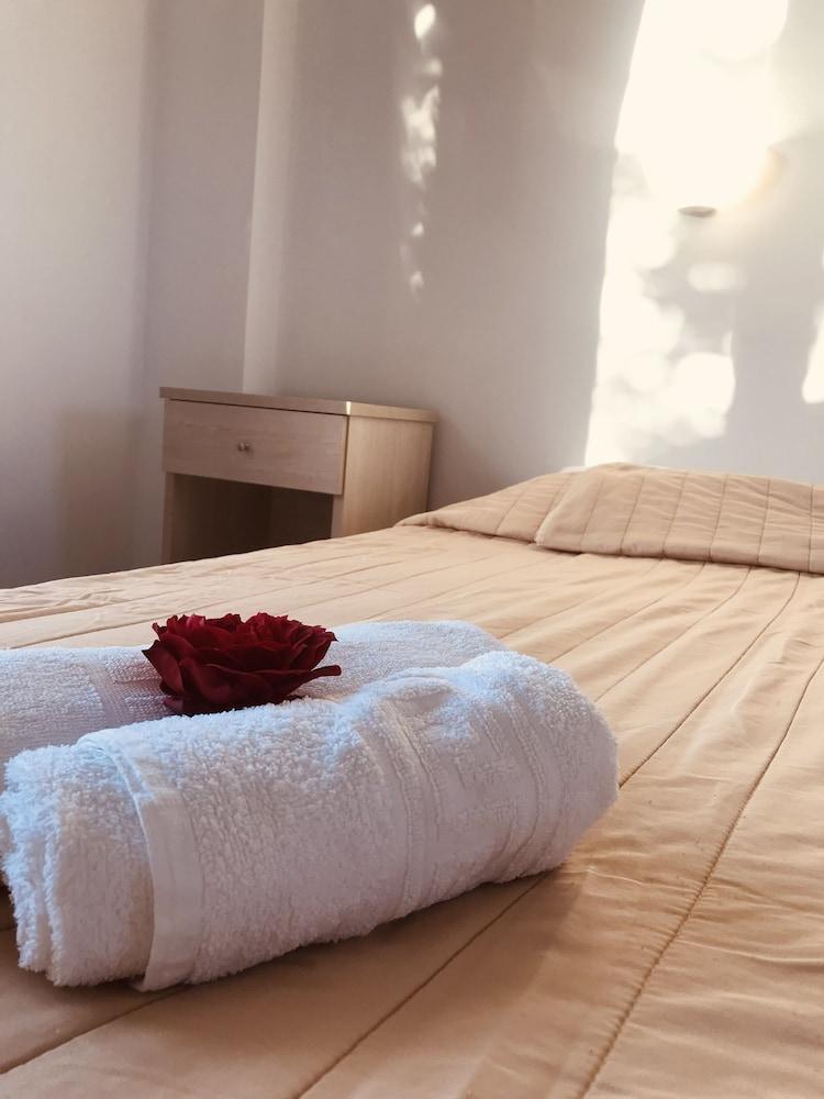 Room-banos Apartments and Swimming Pool