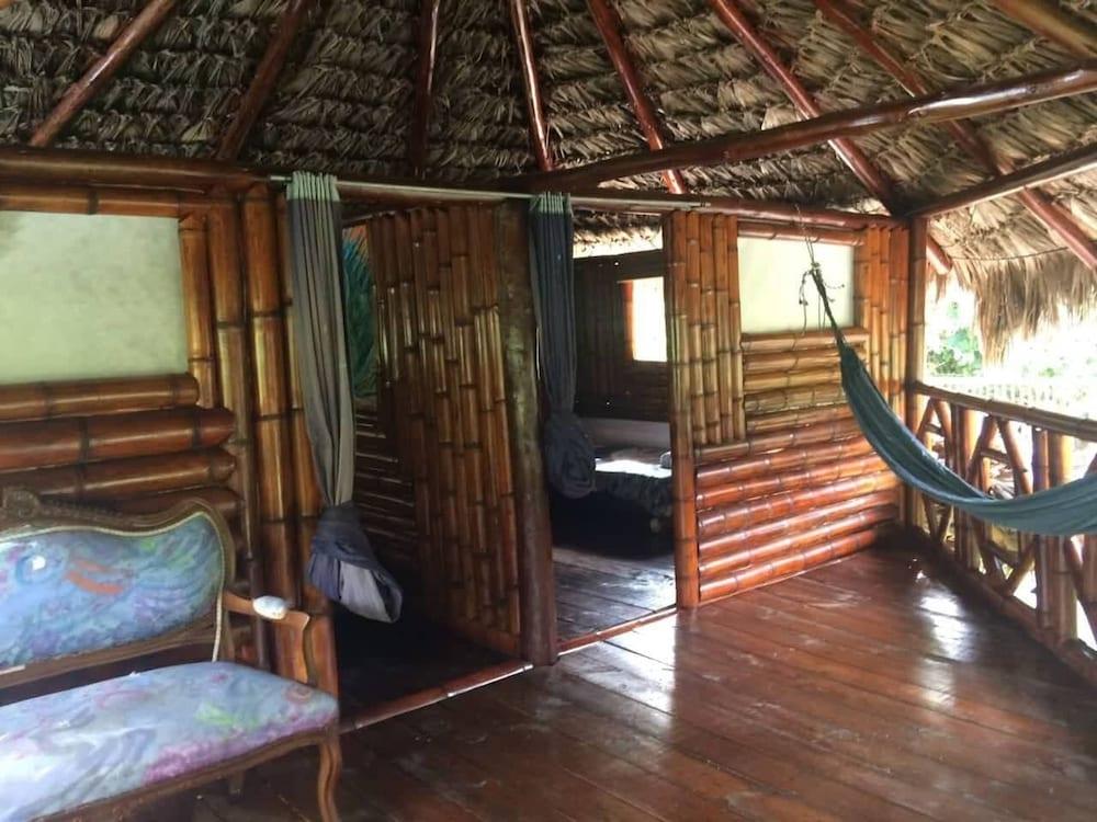 Tropical Biohostel by Rotamundos