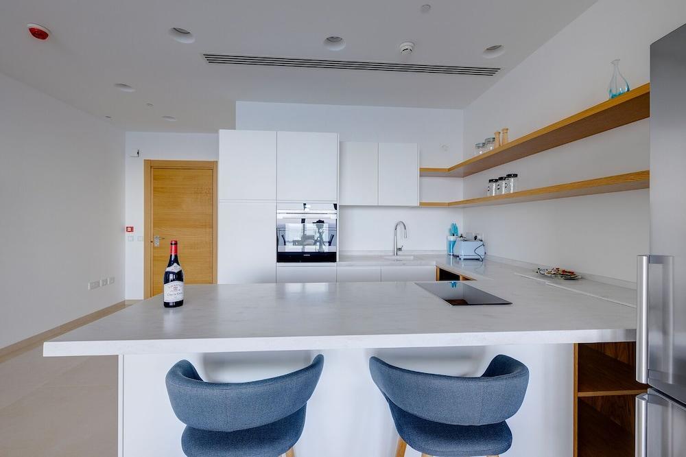 Luxurious Apt With Ocean Views and Pool in Tigne Point