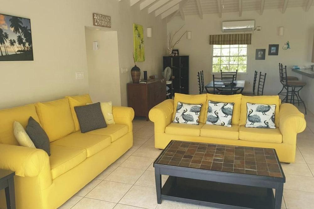 Luxury Villa-sleeps 6-private Pool