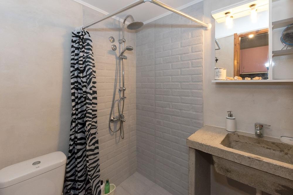 Olympus Studios Afrodite