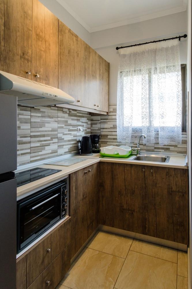 Akis Villa Studios & Apartments with Pool