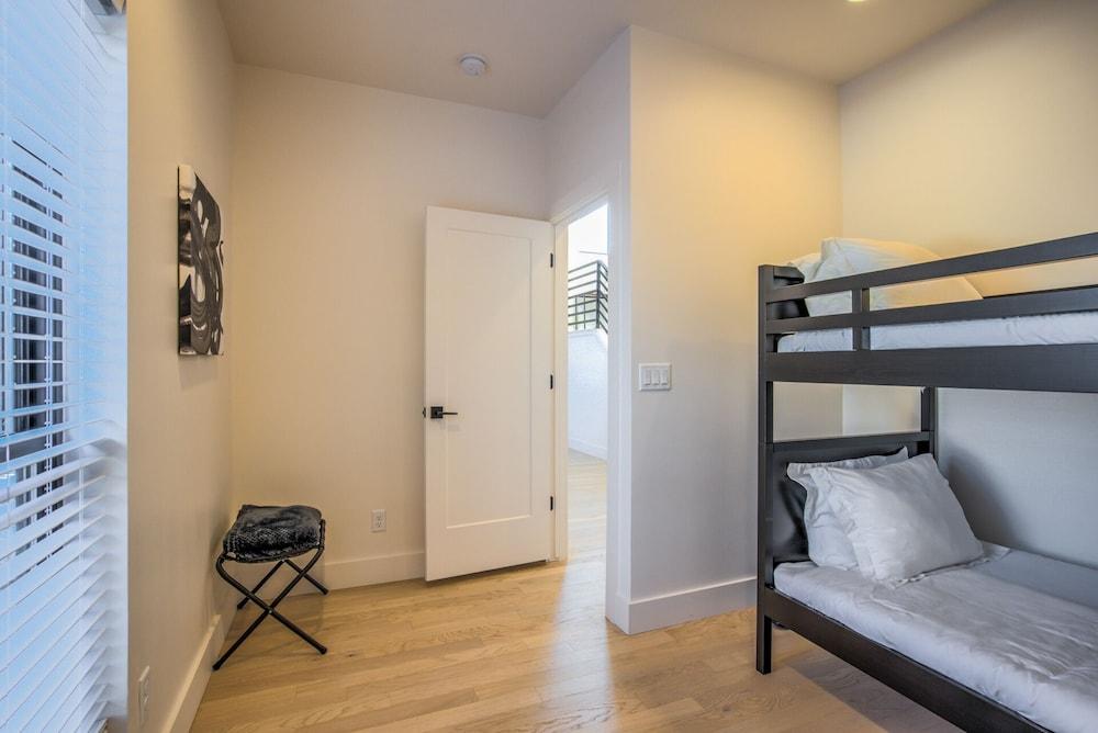 6bd3.5ba🌟downtown Modern Luxury W/hot Tub🌟