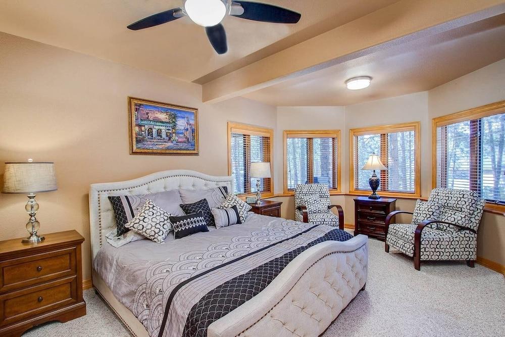 3bdwhere the Foxes Runluxurious, Usaf Academy