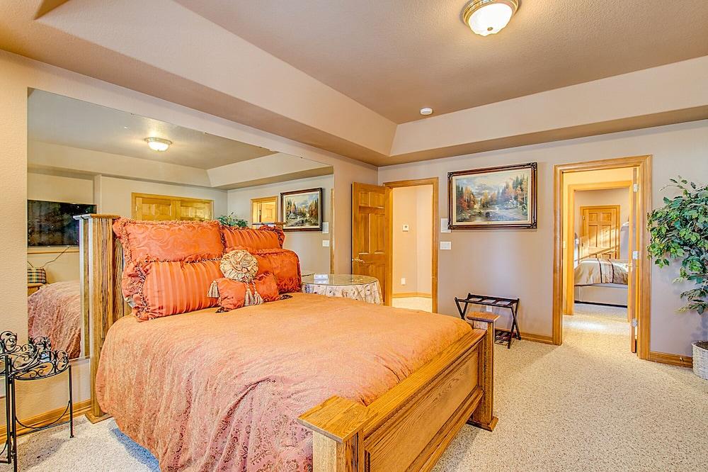 3bdwhere the Foxes Runluxurious, Usaf Academy