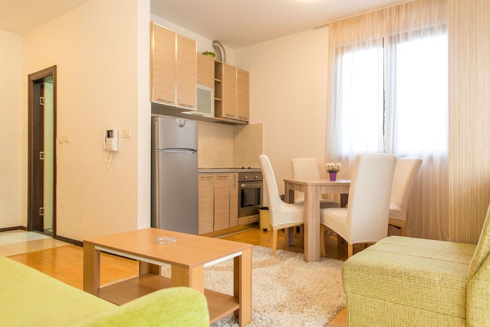 Burcak Apartment