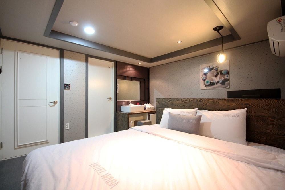 Busan Yeonsan-dong Waba