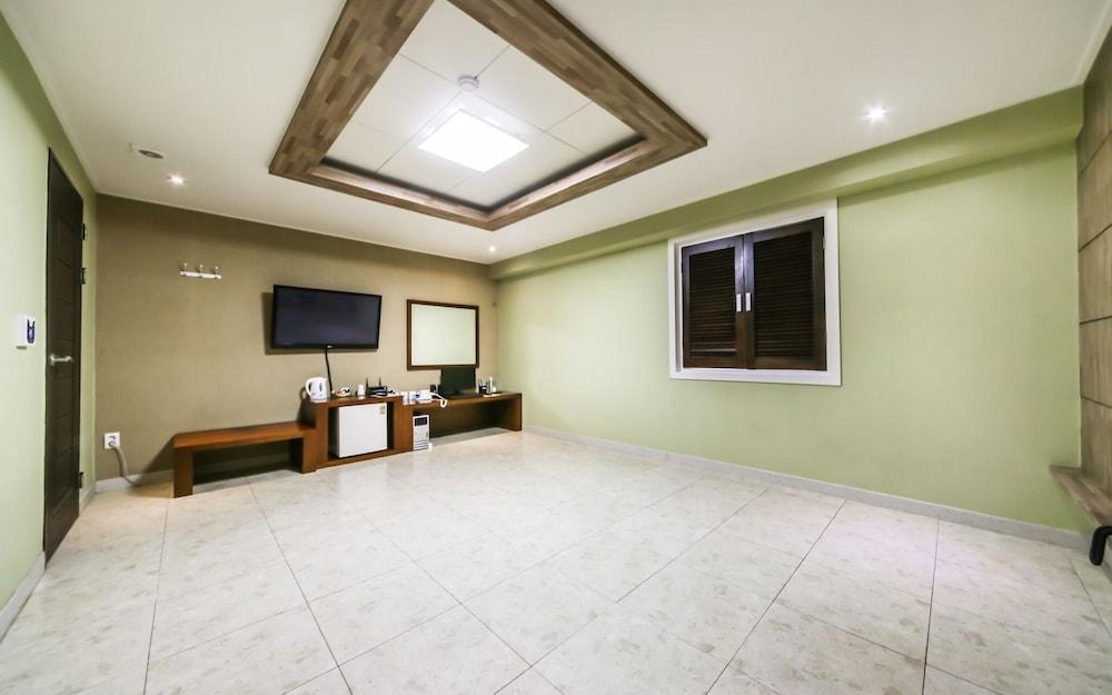 Changwon Sangnam-dong Q