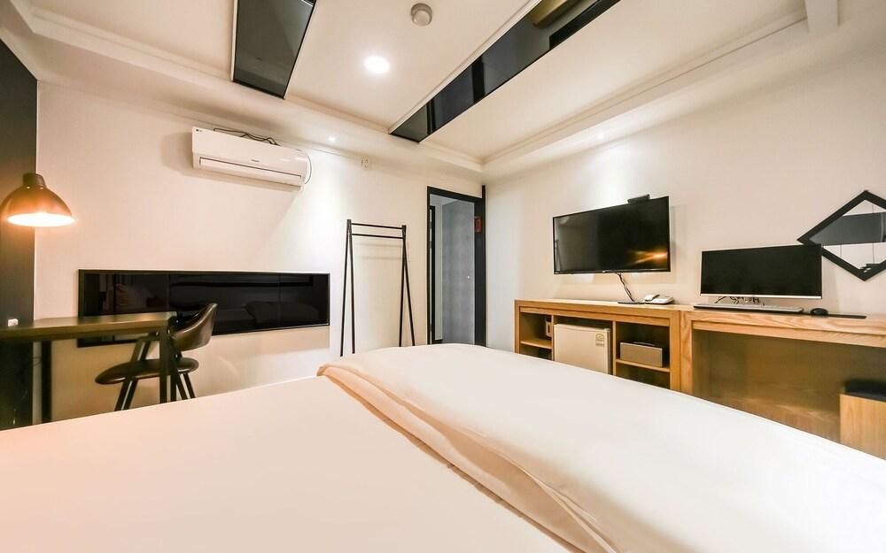 Daegu Bukbu Station Paradise