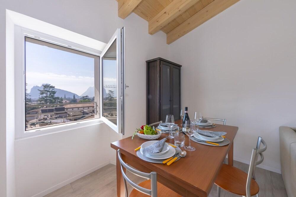 Sun House1 Dogs Allowed