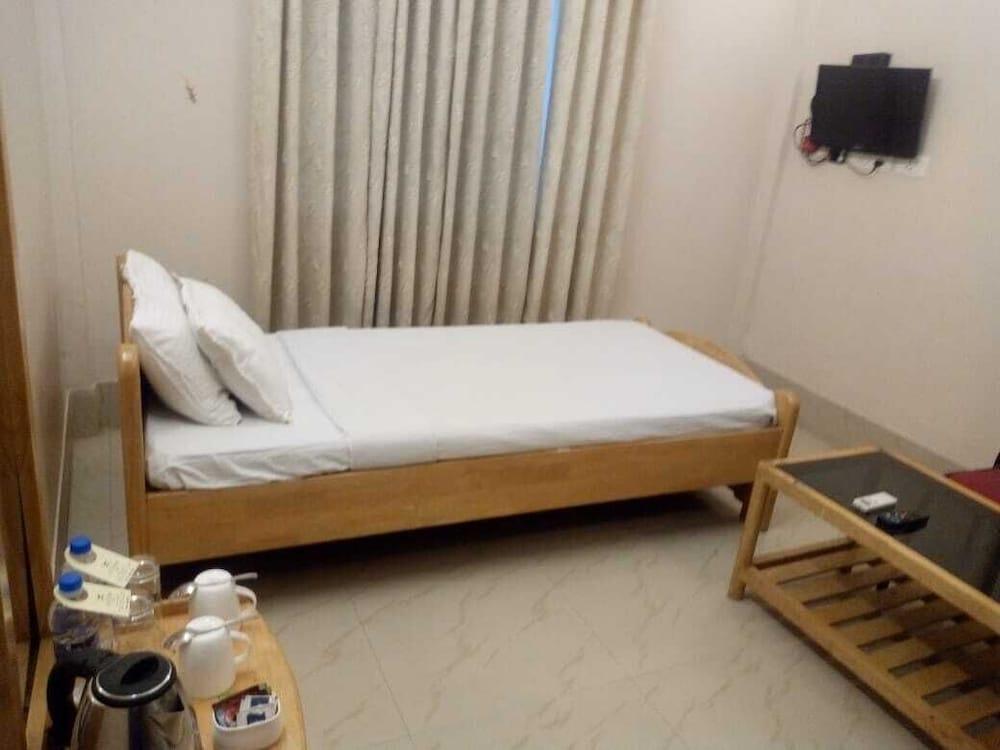 Lake Side Resort Neermahal