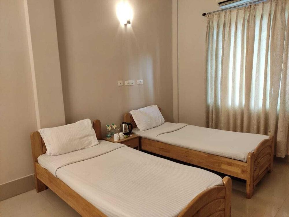 Lake Side Resort Neermahal