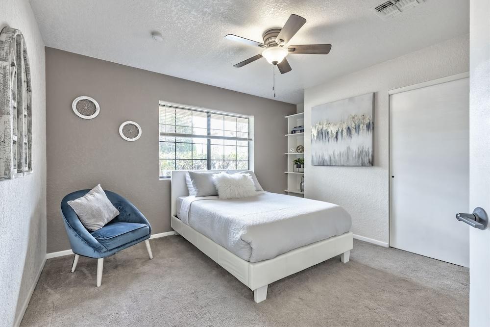 Luxurious Home with Red Rock Views