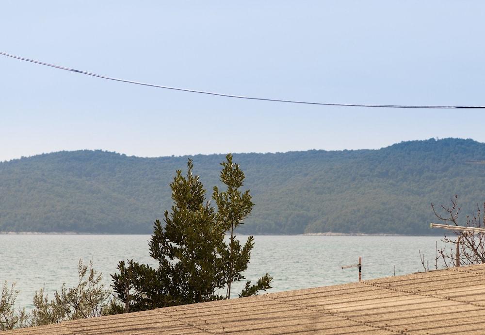 Beach Apartment Alenka Yellow