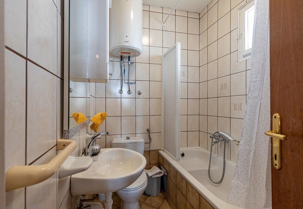 Beach Apartment Alenka Yellow