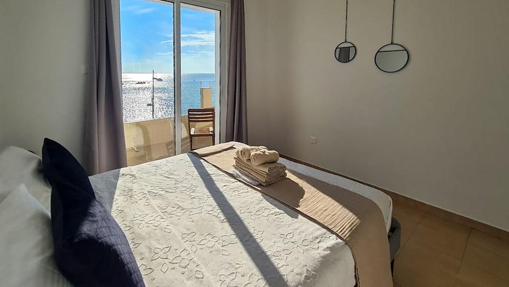 Phaedrus Living: Seaview Luxury flat Paphinia 204