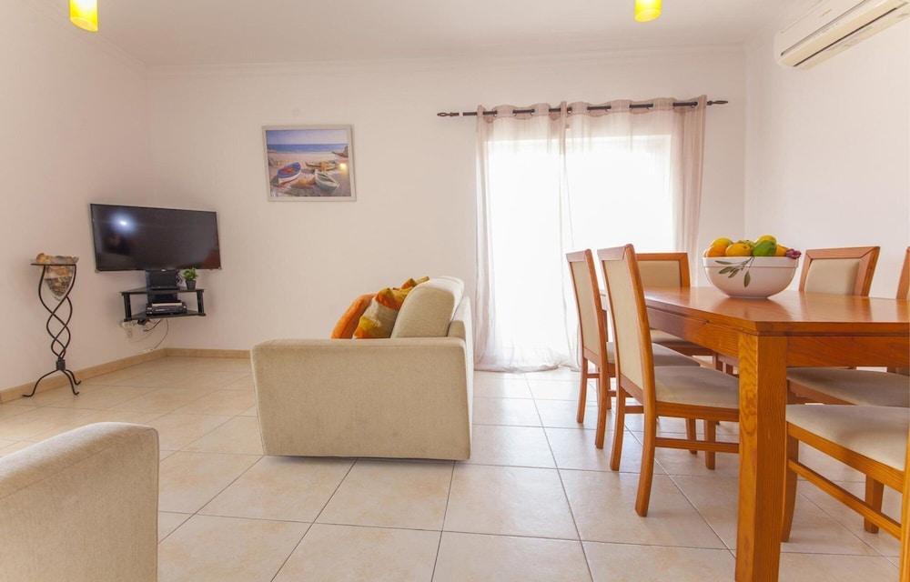 B41 - Windmill Modern With Pool