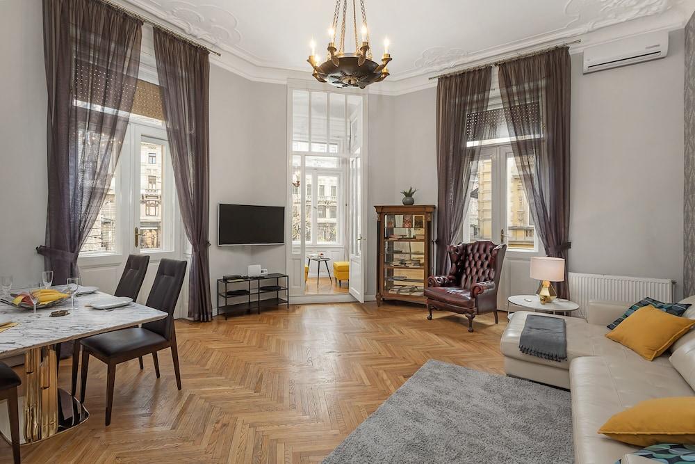 New York Palace View Apartment